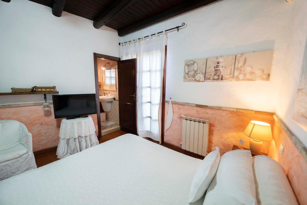 Sa Domu Sarda Suites - Bed & Breakfast Porto Columbu - Perd'E Sali Exterior foto
